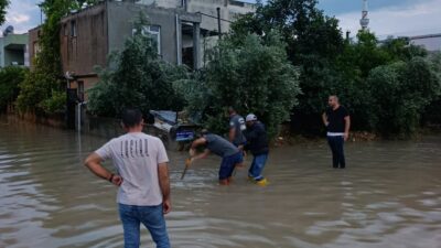 OSMANİYE (AA) – Osmaniye'nin Kadirli ilçesinde etkili olan sağanak nedeniyle