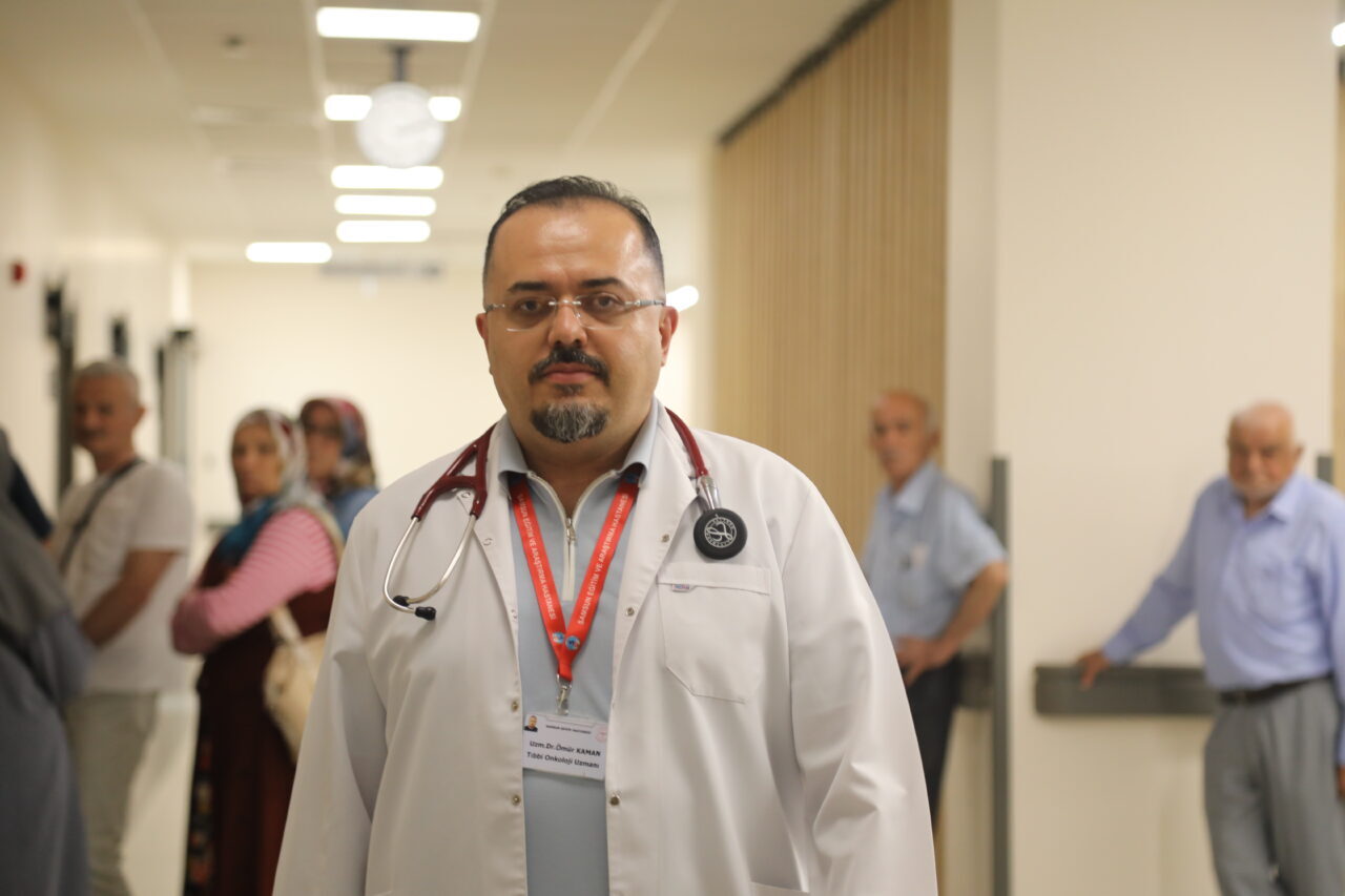 - Samsun Şehir Hastanesi Tıbbi Onkoloji Polikliniğinde görevli Uzm. Dr.