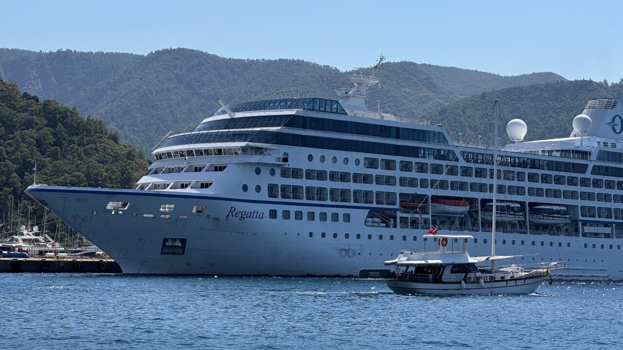 ​​​​​​​MUĞLA (AA) – Muğla'nın Marmaris ilçesine, Marshall Adaları bayraklı "Regatta"