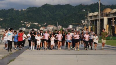 RİZE (AA) – Rize'de 5 kilometrelik topluluk koşusu gerçekleştirildi. Gençlik