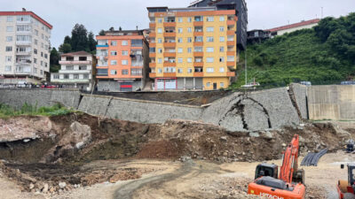 - Tedbir amacıyla bölgedeki iki binada yaşayanlar tahliye edildi