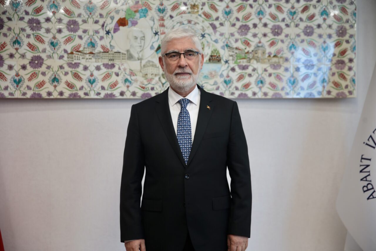 - Bolu Abant İzzet Baysal Üniversitesi Rektörü ve ROKETSAN Yönetim