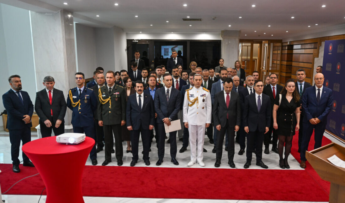 - Türkiye'nin Moskova Büyükelçisi Bilgiç, Rusya'nın önde gelen gazetelerinden Kommersant'ta,