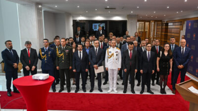 - Türkiye'nin Moskova Büyükelçisi Bilgiç, Rusya'nın önde gelen gazetelerinden Kommersant'ta,