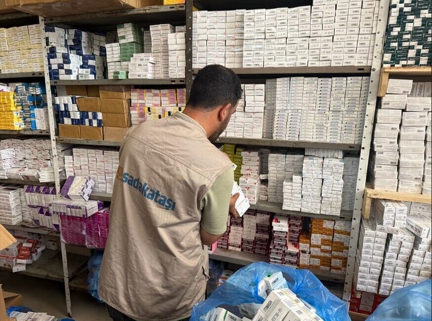 İSTANBUL (AA) – Sadakataşı Derneği, Gazze’ye ilaç ve tıbbi malzeme