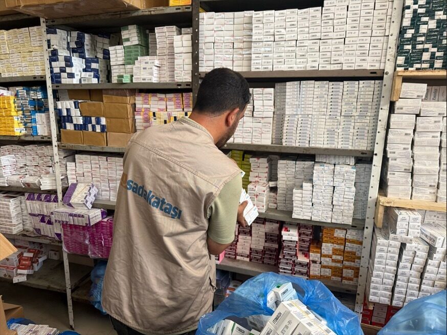İSTANBUL (AA) – Sadakataşı Derneği, Gazze’ye ilaç ve tıbbi malzeme