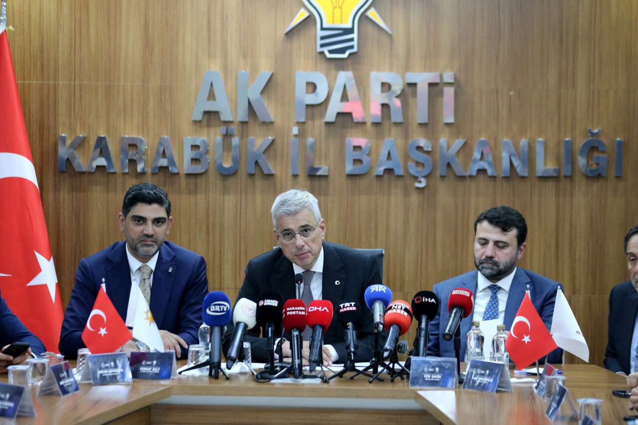 - "Sayın Cumhurbaşkanı'mızın deyimiyle biz dertli insanlarız, dertlenmiş insanlarız. Yani