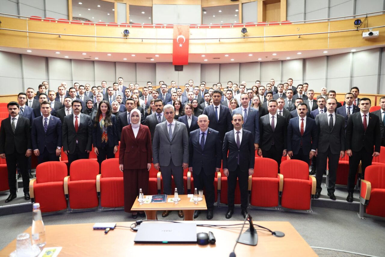 - "Özellikle sağlık sektörünün Türkiye'nin gelir kapılarından bir tanesi olmasını