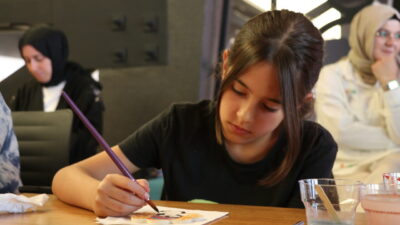 - Festival kapsamında düzenlenen çini atölyesinde 6 ila 13 yaş
