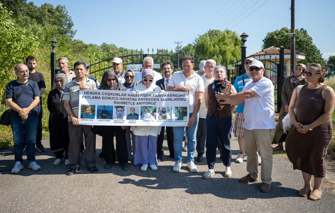 SAKARYA (AA) – Sakarya'nın Hendek ilçesindeki havai fişek fabrikasında, 3