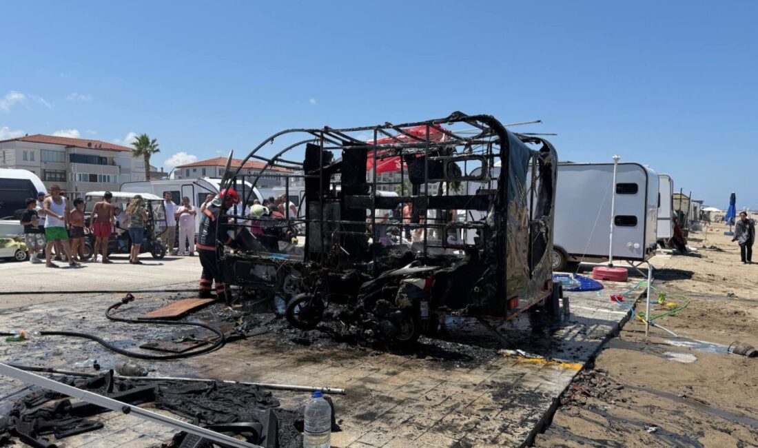 SAKARYA (AA) – Sakarya'nın Karasu ilçesinde sahilde park halindeki karavan
