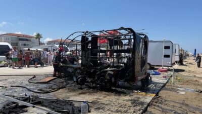 SAKARYA (AA) – Sakarya'nın Karasu ilçesinde sahilde park halindeki karavan