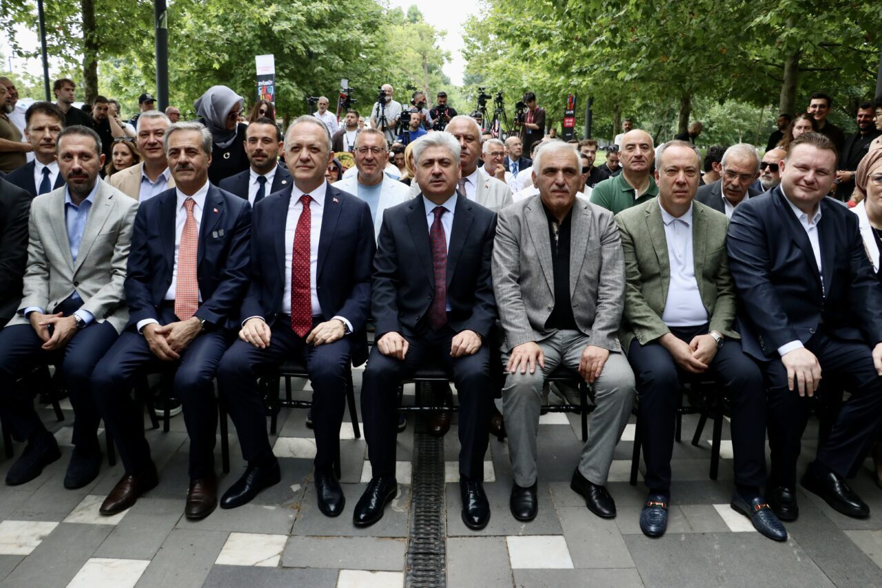 - Kültür ve Turizm Bakan Yardımcısı Gökhan Yazgı:
- "9 gün