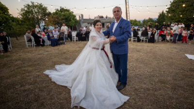 SAKARYA (AA) – Sakarya'nın Karapürçek ilçesinde gelinlik giyme hayali kuran