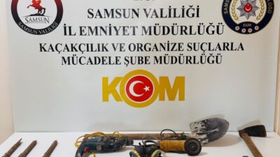 SAMSUN (AA) – Samsun'un Canik ilçesinde bir binanın içerisinde çukur