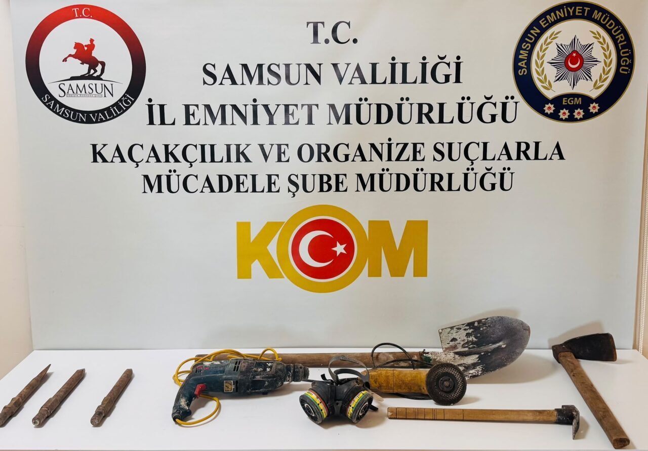 SAMSUN (AA) – Samsun'un Canik ilçesinde bir binanın içerisinde çukur