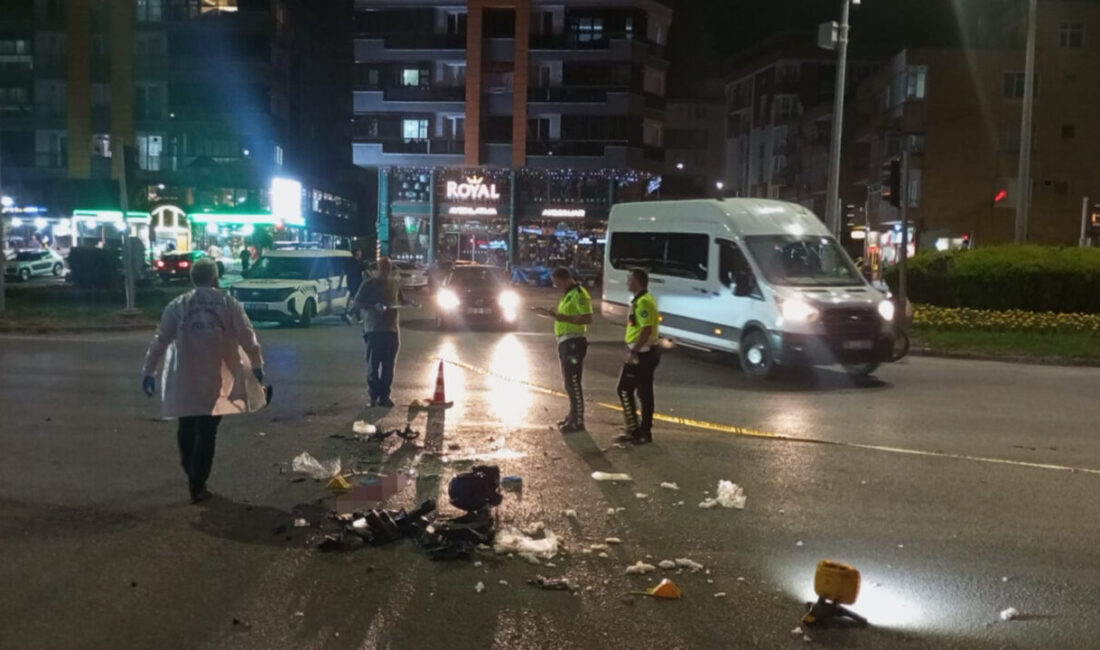 SAMSUN (AA) – Samsun'un Çarşamba ilçesinde kamyonet ile motosikletin çarpışması