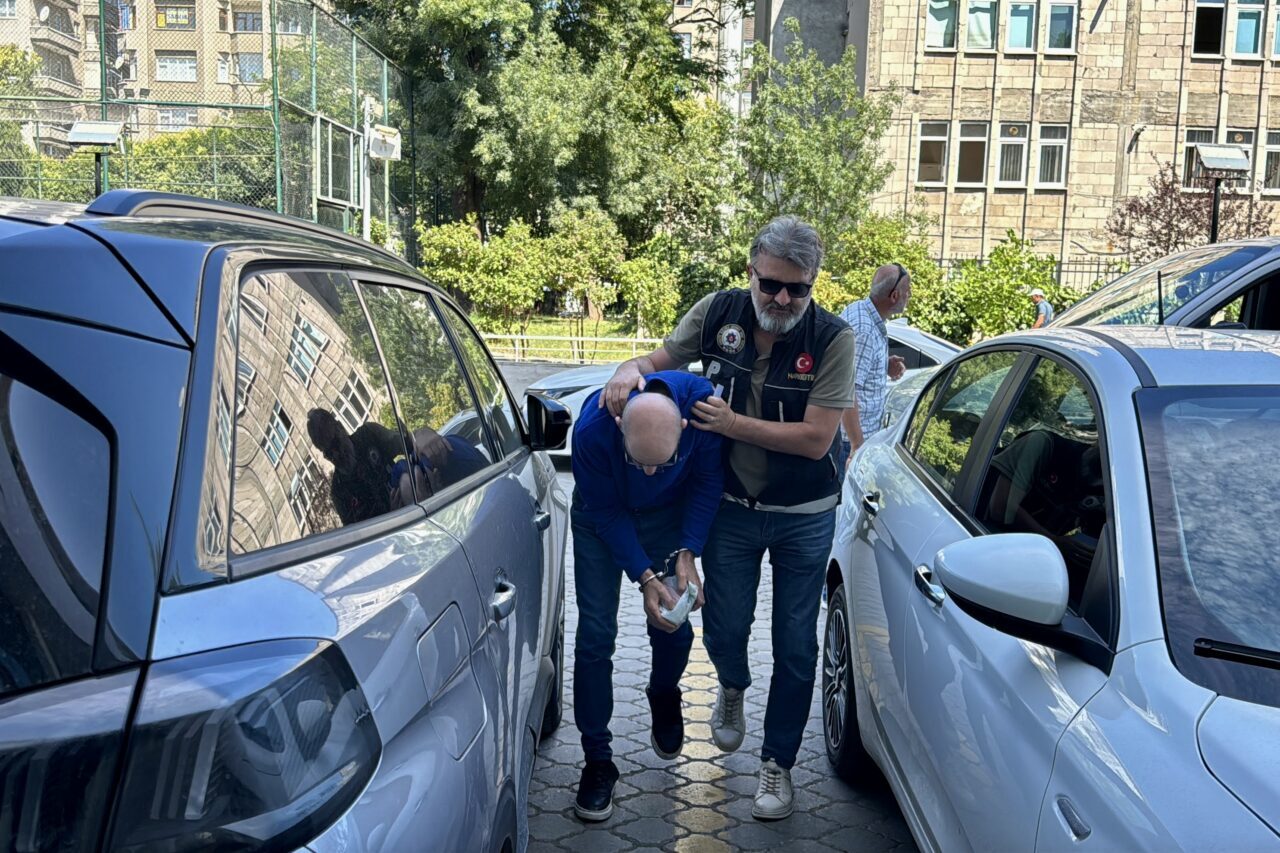 SAMSUN (AA) – Samsun'un İlkadım ilçesinde düzenlenen uyuşturucu operasyonunda gözaltına