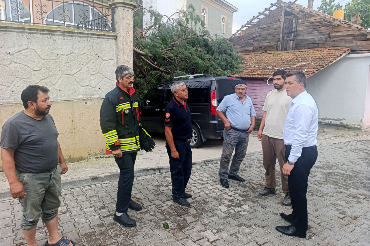 SAMSUN (AA) – Samsun'un Havza ilçesinde sağanak ve rüzgar, hayatı