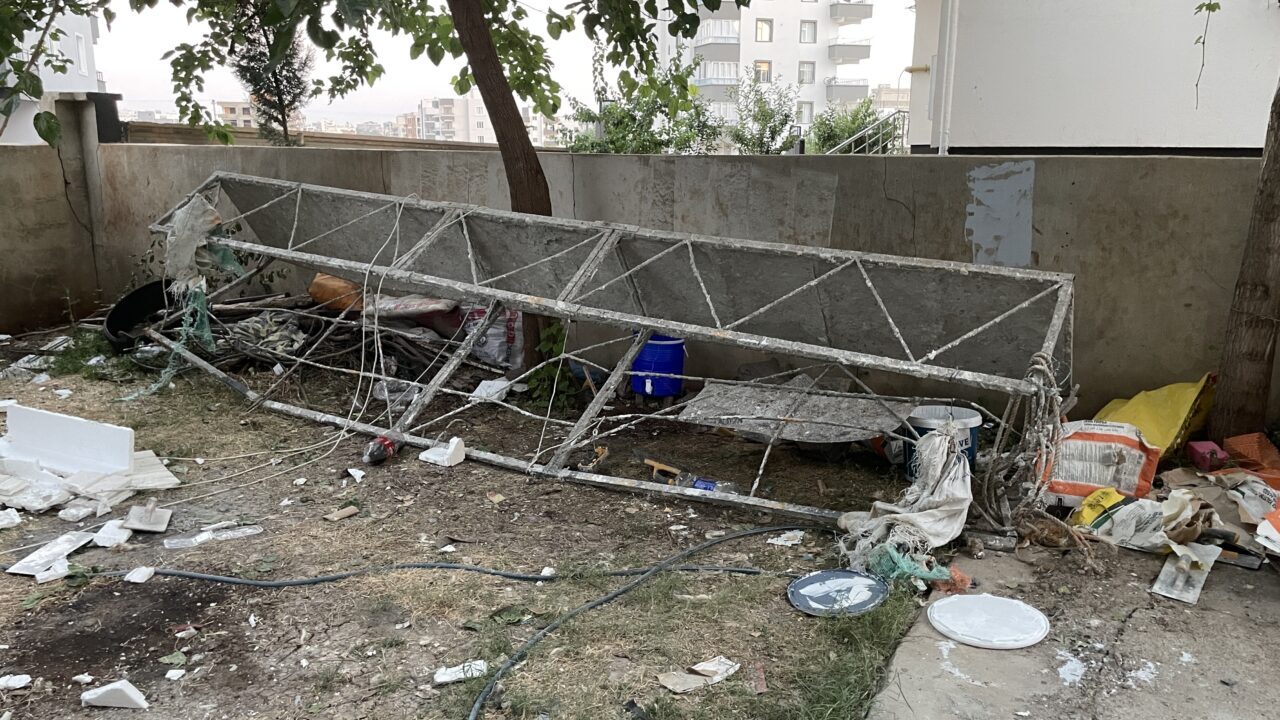 ŞANLIURFA (AA) – Şanlıurfa'nın Siverek ilçesinde bir binanın dış cephe