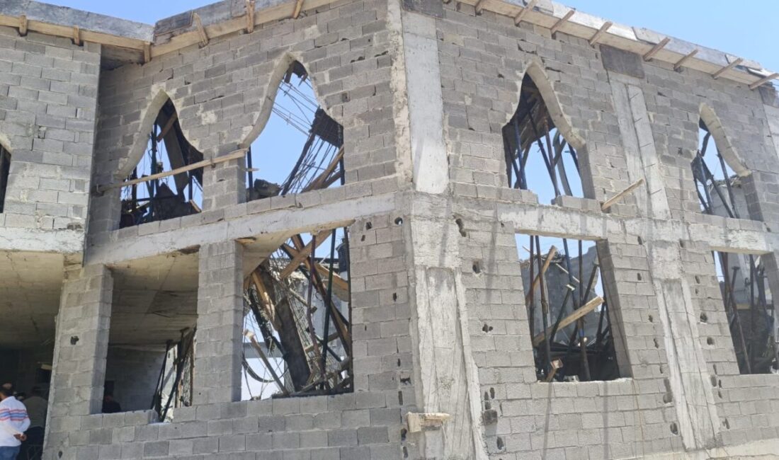 ŞANLIURFA (AA) – Şanlıurfa'nın Eyyübiye ilçesinde, cami inşaatının bir bölümünde