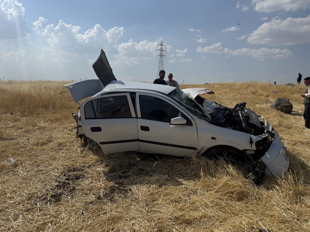 ŞANLIURFA (AA) – Şanlıurfa'nın Siverek ilçesinde otomobilin şarampole devrilmesi sonucu