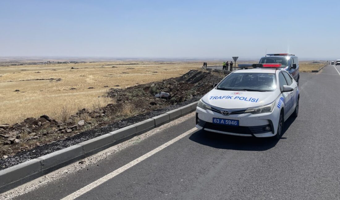 ŞANLIURFA (AA) – Şanlıurfa'nın Siverek ilçesinde devrilen otomobildeki 4 kişi