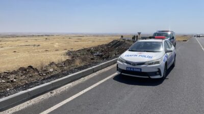 ŞANLIURFA (AA) – Şanlıurfa'nın Siverek ilçesinde devrilen otomobildeki 4 kişi
