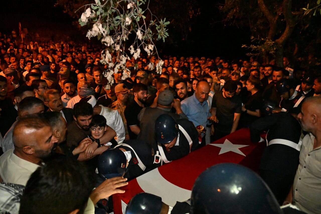 ŞIRNAK (AA) – Şanlıurfa'nın Viranşehir ilçesinde halı sahada geçirdiği kalp