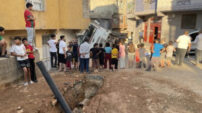 ŞANLIURFA (AA) – Şanlıurfa'nın merkez Eyyübiye ilçesinde kamyonun çarptığı 6