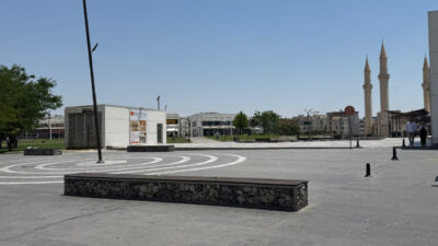 ŞANLIURFA (AA) – Şanlıurfa'da sıcak hava hayatı olumsuz etkiliyor. Termometrelerin