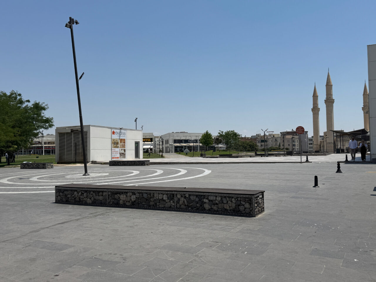 ŞANLIURFA (AA) – Şanlıurfa'da sıcak hava hayatı olumsuz etkiliyor. Termometrelerin