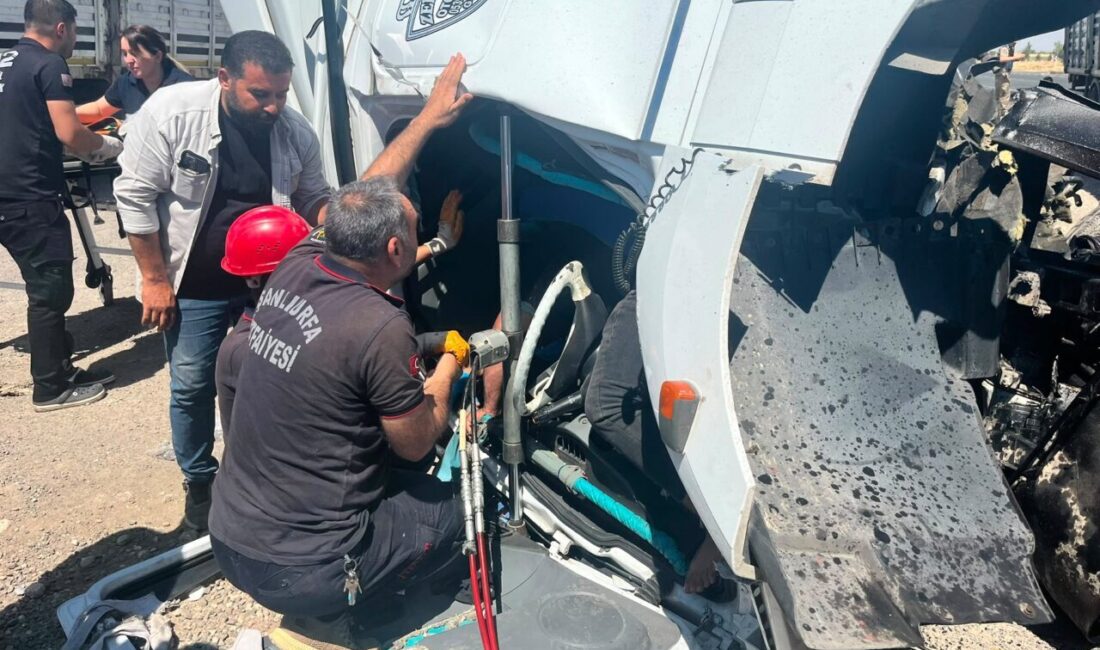 ŞANLIURFA (AA) – Şanlıurfa'nın Viranşehir ilçesinde tırın çarptığı park halindeki