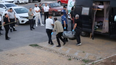 ŞANLIURFA (AA) – Şanlıurfa'nın Eyyübiye ilçesinde, alışveriş merkezi otoparkında park