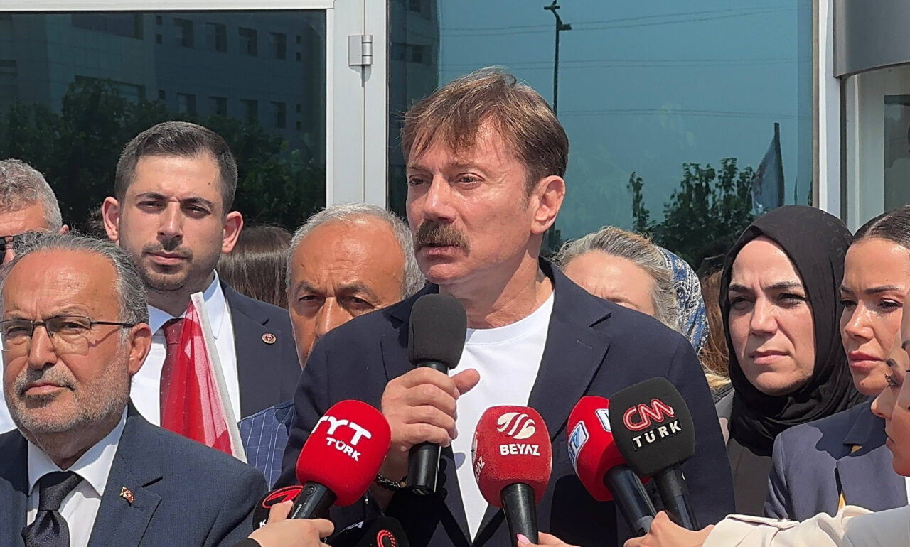 İSTANBUL (AA) – Şehit aileleri ve gaziler, CHP'li Bahçelievler Belediye