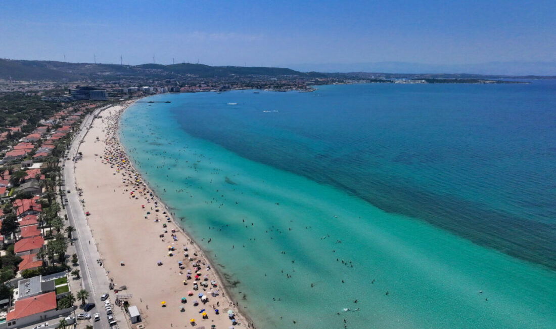 İZMİR (AA) – İzmir'in Çeşme ilçesinde sıcak havadan bunalan çok