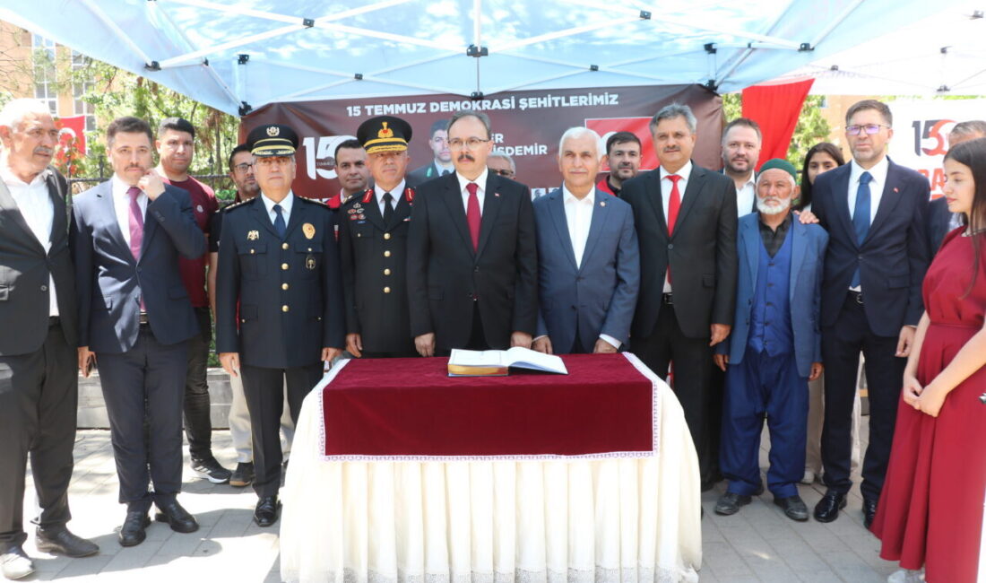 SİİRT (AA) – Siirt'te "15 Temmuz Demokrasi ve Milli Birlik