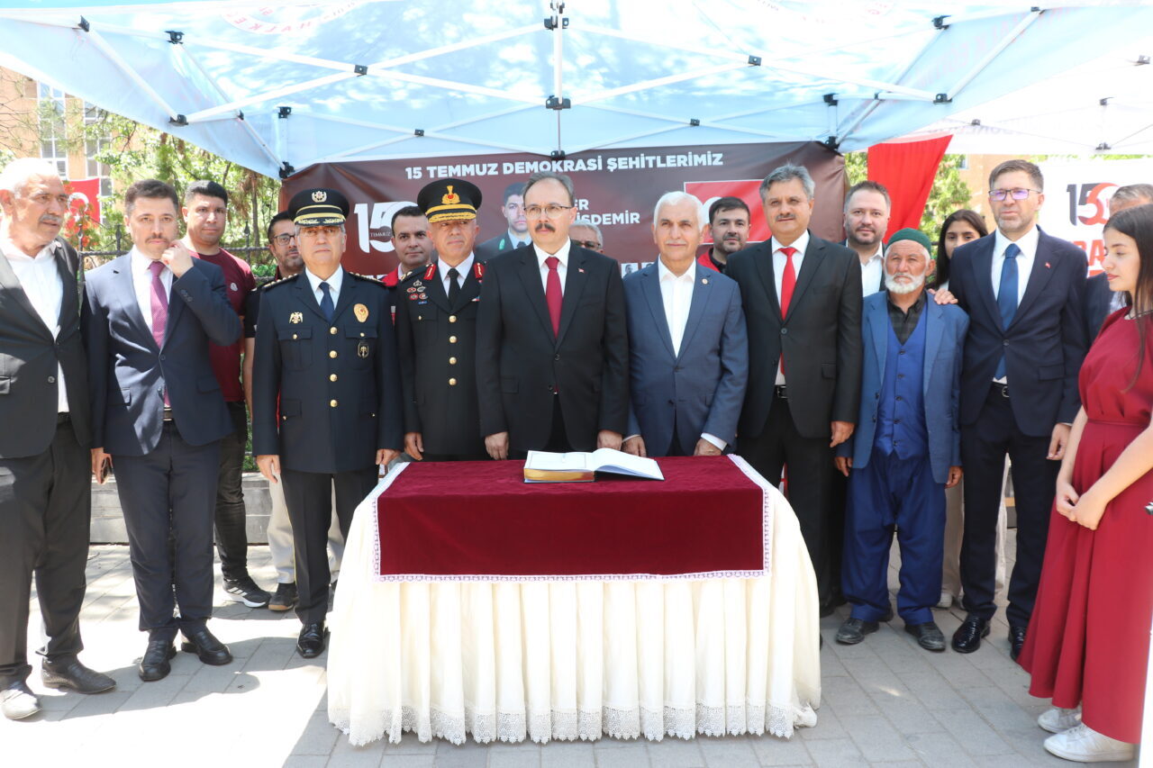 SİİRT (AA) – Siirt'te "15 Temmuz Demokrasi ve Milli Birlik