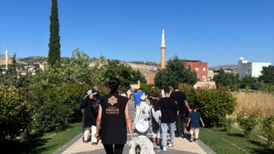 SİİRT (AA) – Siirt'te, Bitlis Vakıflar Bölge Müdürlüğünce 26 çocuk