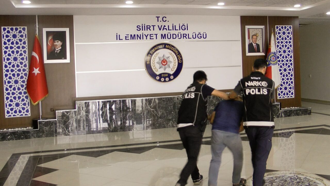 SİİRT (AA) – Siirt'te durdurulan tırda 170 kilogram kubar esrar