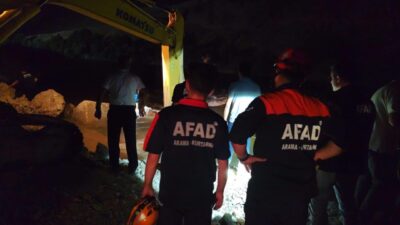 SİİRT (AA) – Siirt'te su seviyesinin aniden yükselmesiyle çayda mahsur