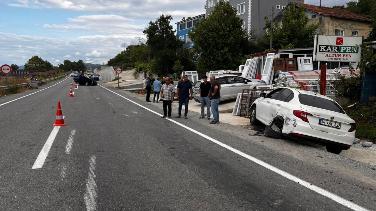SİNOP (AA) – Sinop'un Türkeli ilçesinde otomobilin park halindeki araca