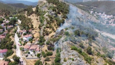 SİNOP (AA) – Sinop'ta, Boyabat Kalesi'nin eteklerinde çıkan örtü yangını,