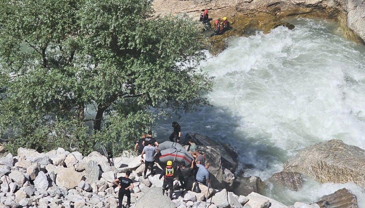 ŞIRNAK (AA) – Şırnak'ın Beytüşşebap ilçesinde balık tutarken Habur Çayı'na