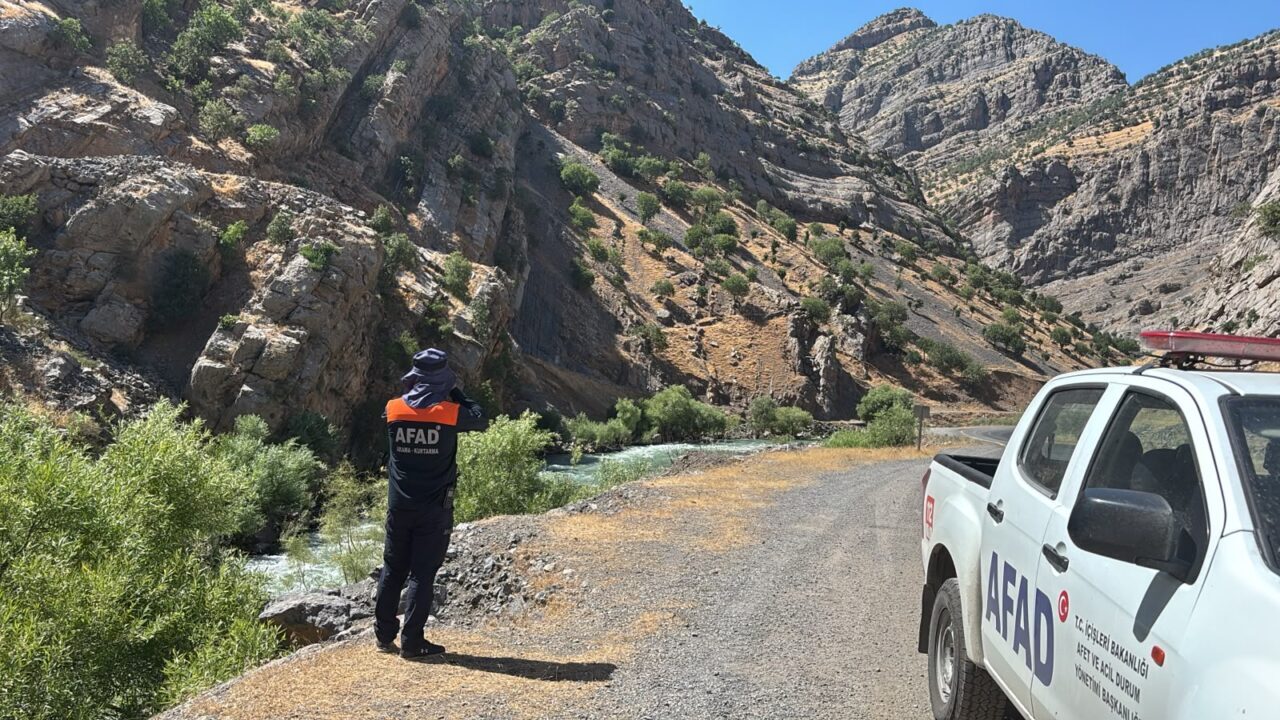 ŞIRNAK (AA) – Şırnak'ın Beytüşşebap ilçesinde balık tutarken Habur Çayı'na