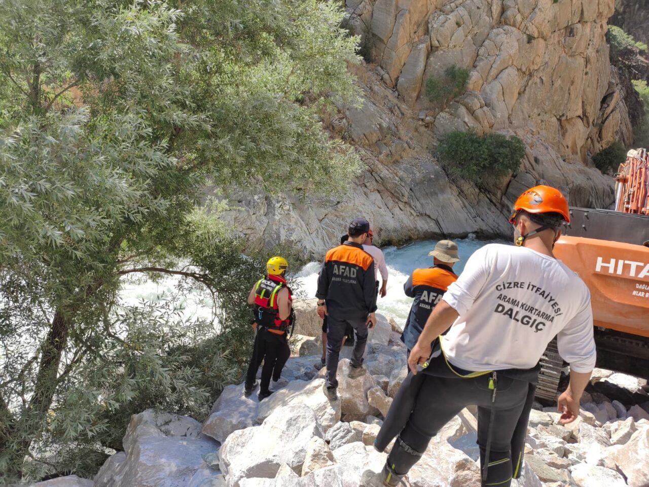 ŞIRNAK (AA) – Şırnak'ın Beytüşşebap ilçesinde balık tutarken Habur Çayı'na
