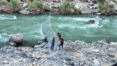 ŞIRNAK (AA) – Şırnak'ın Beytüşşebap ilçesinde balık tutarken Habur Çayı'na