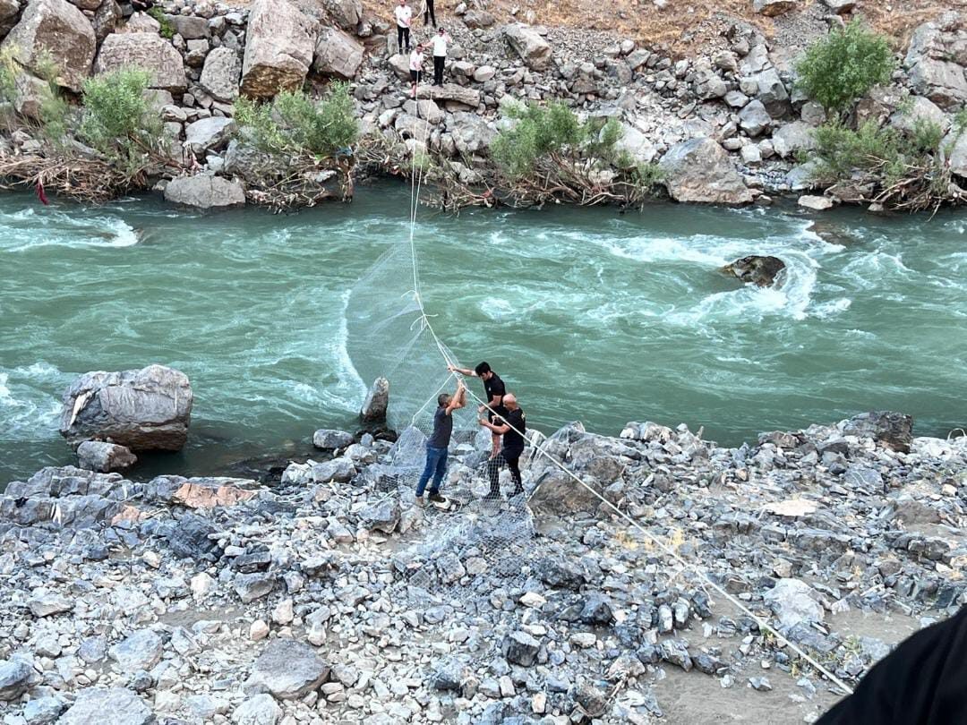 ŞIRNAK (AA) – Şırnak'ın Beytüşşebap ilçesinde balık tutarken Habur Çayı'na