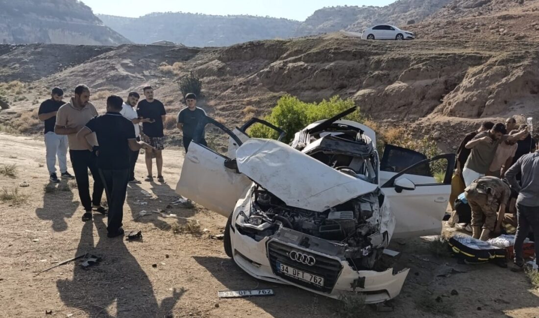 ŞIRNAK (AA) – Şırnak'ın Güçlükonak ilçesinde otomobilin şarampole devrilmesi sonucu
