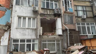 İSTANBUL (AA) – Şişli'de 6 katlı bir binanın üçüncü katındaki